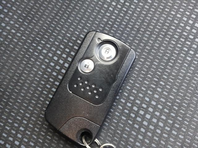 フィット G・10thアニバーサリー /禁煙/バックカメラ/ETC/スマートキー/イモビライザー8電動格納ミラー/ウインカーミラー/プライバシーガラス/ダブルエアバック(12枚目)