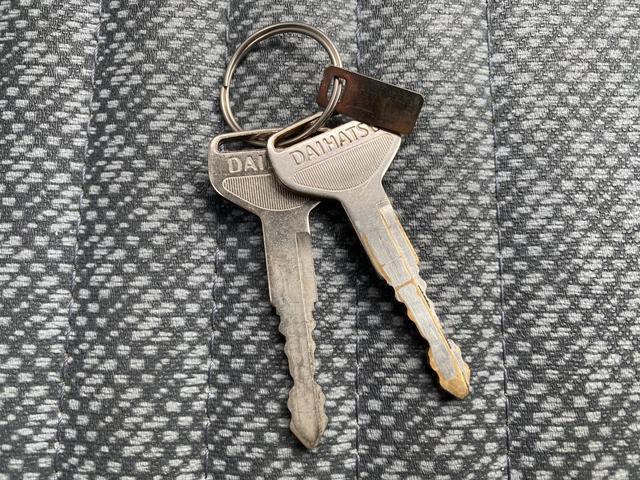 ハイゼットトラック エアコン・パワステ スペシャル 5MT スペアキー メンテナンスノート 車載工具 エアコン パワーステアリング ヘッドライトレベライザー 左サイド死角ミラー ハロゲンヘッドライト(6枚目)