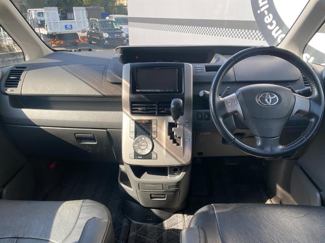 ヴォクシー ＺＳ　煌ＩＩ　ＡＬＰＩＮＥナビ・後部モニター　フルセグ　バックカメラ　ＥＴＣ　スマートキー　プッシュスタート　社外アルミホイール　フロントフォグ　両電動スライド　ウォークスルー　ＭＴモード付　ラジオ／ＣＤ／ＤＶＤ（2枚目）