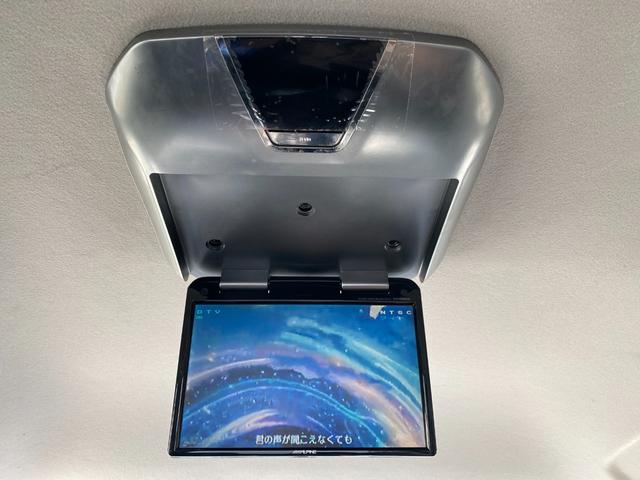 ヴォクシー ＺＳ　煌ＩＩ　ＡＬＰＩＮＥナビ・後部モニター　フルセグ　バックカメラ　ＥＴＣ　スマートキー　プッシュスタート　社外アルミホイール　フロントフォグ　両電動スライド　ウォークスルー　ＭＴモード付　ラジオ／ＣＤ／ＤＶＤ（4枚目）