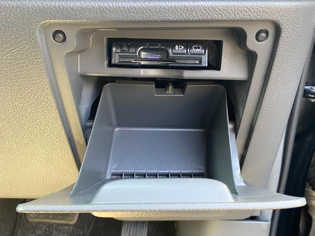 ヴォクシー ＺＳ　煌ＩＩ　ＡＬＰＩＮＥナビ・後部モニター　フルセグ　バックカメラ　ＥＴＣ　スマートキー　プッシュスタート　社外アルミホイール　フロントフォグ　両電動スライド　ウォークスルー　ＭＴモード付　ラジオ／ＣＤ／ＤＶＤ（5枚目）