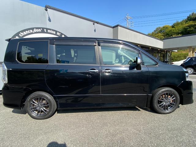 ヴォクシー ＺＳ　煌ＩＩ　ＡＬＰＩＮＥナビ・後部モニター　フルセグ　バックカメラ　ＥＴＣ　スマートキー　プッシュスタート　社外アルミホイール　フロントフォグ　両電動スライド　ウォークスルー　ＭＴモード付　ラジオ／ＣＤ／ＤＶＤ（17枚目）