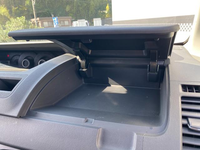 ヴォクシー ＺＳ　煌ＩＩ　ＡＬＰＩＮＥナビ・後部モニター　フルセグ　バックカメラ　ＥＴＣ　スマートキー　プッシュスタート　社外アルミホイール　フロントフォグ　両電動スライド　ウォークスルー　ＭＴモード付　ラジオ／ＣＤ／ＤＶＤ（24枚目）