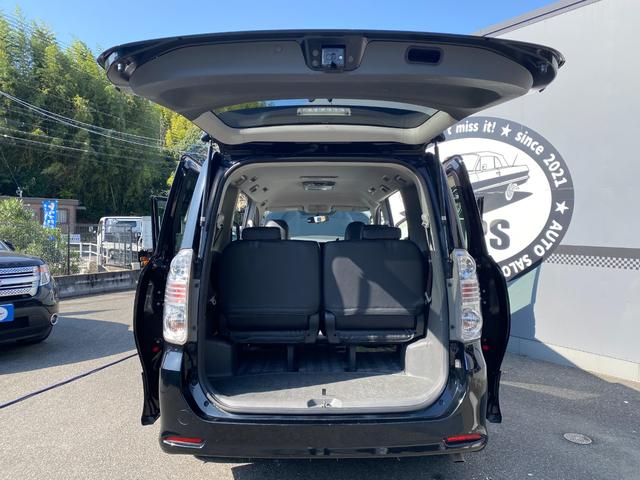 ヴォクシー ＺＳ　煌ＩＩ　ＡＬＰＩＮＥナビ・後部モニター　フルセグ　バックカメラ　ＥＴＣ　スマートキー　プッシュスタート　社外アルミホイール　フロントフォグ　両電動スライド　ウォークスルー　ＭＴモード付　ラジオ／ＣＤ／ＤＶＤ（64枚目）