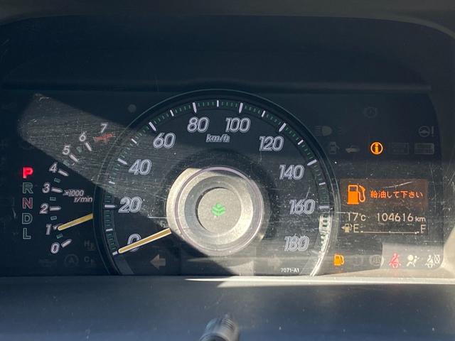 ステップワゴン Ｇ　Ｅセレクション　９インチ純正ナビ　ＢＴ　バックカメラ　後部モニター　ＥＴＣ　クルコン　盗難防止装置　スマートキー　社外アルミホイール　電動格納ミラー　両側スライド片側電動ドア　三列シート　フルフラットシート（22枚目）