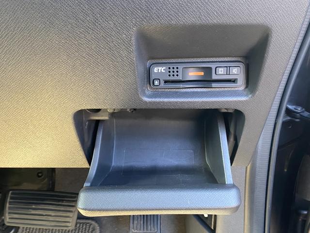 ステップワゴン Ｇ　Ｅセレクション　９インチ純正ナビ　ＢＴ　バックカメラ　後部モニター　ＥＴＣ　クルコン　盗難防止装置　スマートキー　社外アルミホイール　電動格納ミラー　両側スライド片側電動ドア　三列シート　フルフラットシート（24枚目）