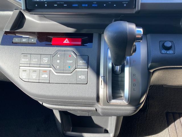 ステップワゴン Ｇ　Ｅセレクション　９インチ純正ナビ　ＢＴ　バックカメラ　後部モニター　ＥＴＣ　クルコン　盗難防止装置　スマートキー　社外アルミホイール　電動格納ミラー　両側スライド片側電動ドア　三列シート　フルフラットシート（29枚目）