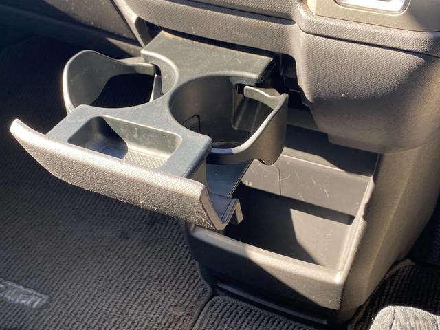 ステップワゴン Ｇ　Ｅセレクション　９インチ純正ナビ　ＢＴ　バックカメラ　後部モニター　ＥＴＣ　クルコン　盗難防止装置　スマートキー　社外アルミホイール　電動格納ミラー　両側スライド片側電動ドア　三列シート　フルフラットシート（30枚目）