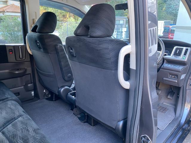 ステップワゴン Ｇ　Ｅセレクション　９インチ純正ナビ　ＢＴ　バックカメラ　後部モニター　ＥＴＣ　クルコン　盗難防止装置　スマートキー　社外アルミホイール　電動格納ミラー　両側スライド片側電動ドア　三列シート　フルフラットシート（39枚目）