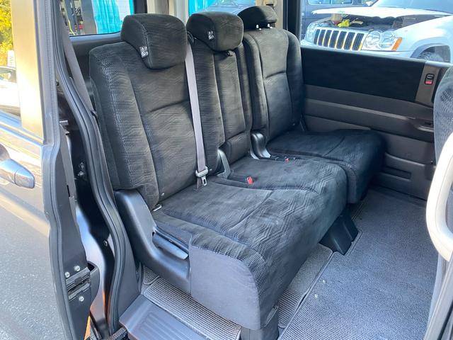 ステップワゴン Ｇ　Ｅセレクション　９インチ純正ナビ　ＢＴ　バックカメラ　後部モニター　ＥＴＣ　クルコン　盗難防止装置　スマートキー　社外アルミホイール　電動格納ミラー　両側スライド片側電動ドア　三列シート　フルフラットシート（41枚目）