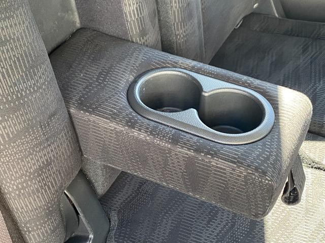 ステップワゴン Ｇ　Ｅセレクション　９インチ純正ナビ　ＢＴ　バックカメラ　後部モニター　ＥＴＣ　クルコン　盗難防止装置　スマートキー　社外アルミホイール　電動格納ミラー　両側スライド片側電動ドア　三列シート　フルフラットシート（42枚目）