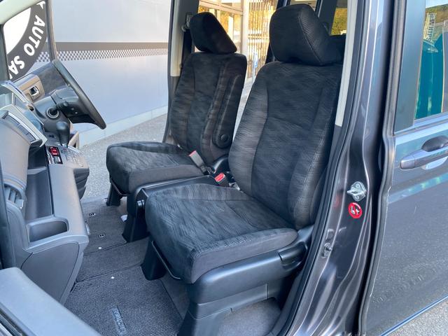 ステップワゴン Ｇ　Ｅセレクション　９インチ純正ナビ　ＢＴ　バックカメラ　後部モニター　ＥＴＣ　クルコン　盗難防止装置　スマートキー　社外アルミホイール　電動格納ミラー　両側スライド片側電動ドア　三列シート　フルフラットシート（46枚目）