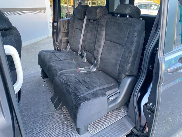 ステップワゴン Ｇ　Ｅセレクション　９インチ純正ナビ　ＢＴ　バックカメラ　後部モニター　ＥＴＣ　クルコン　盗難防止装置　スマートキー　社外アルミホイール　電動格納ミラー　両側スライド片側電動ドア　三列シート　フルフラットシート（49枚目）