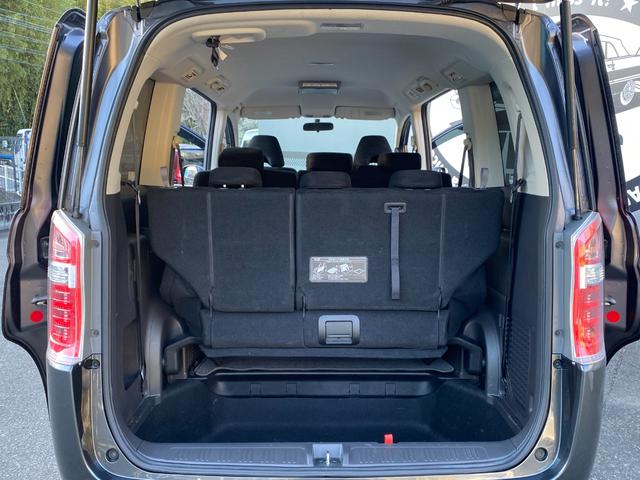 ステップワゴン Ｇ　Ｅセレクション　９インチ純正ナビ　ＢＴ　バックカメラ　後部モニター　ＥＴＣ　クルコン　盗難防止装置　スマートキー　社外アルミホイール　電動格納ミラー　両側スライド片側電動ドア　三列シート　フルフラットシート（51枚目）