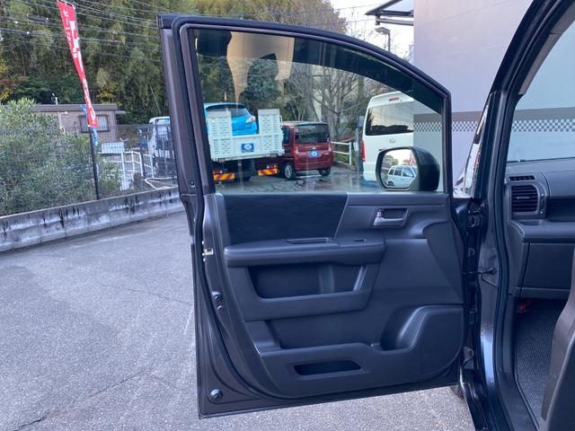 ステップワゴン Ｇ　Ｅセレクション　９インチ純正ナビ　ＢＴ　バックカメラ　後部モニター　ＥＴＣ　クルコン　盗難防止装置　スマートキー　社外アルミホイール　電動格納ミラー　両側スライド片側電動ドア　三列シート　フルフラットシート（57枚目）