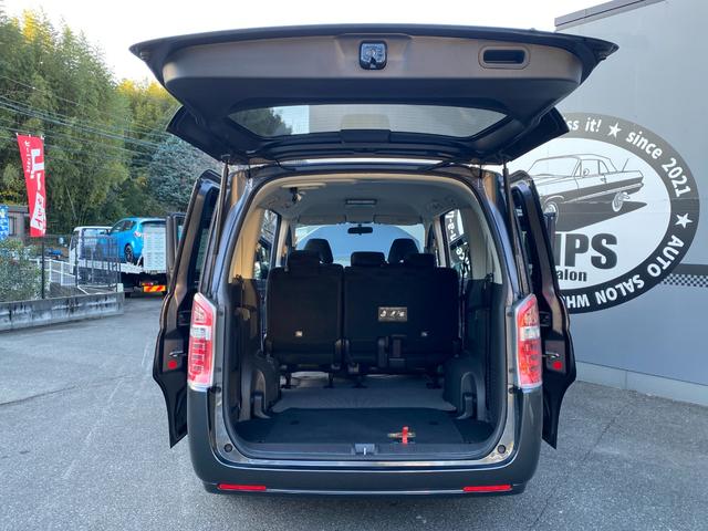 ステップワゴン Ｇ　Ｅセレクション　９インチ純正ナビ　ＢＴ　バックカメラ　後部モニター　ＥＴＣ　クルコン　盗難防止装置　スマートキー　社外アルミホイール　電動格納ミラー　両側スライド片側電動ドア　三列シート　フルフラットシート（63枚目）