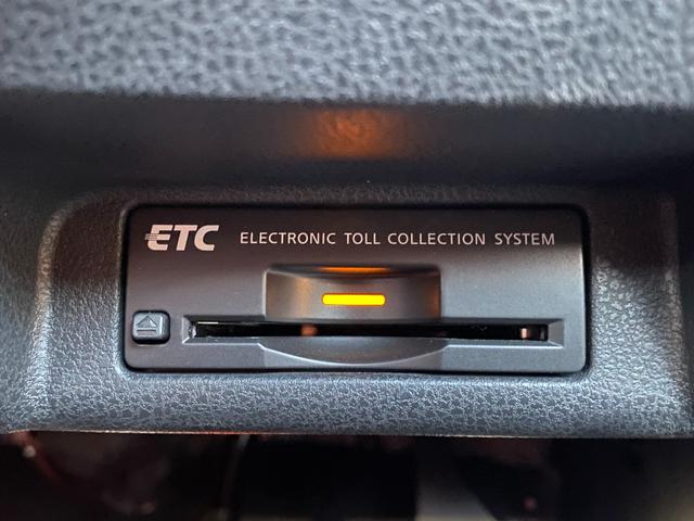 フェアレディZ 40thアニバーサリー ワンオーナー 特別仕様車 Verニスモ仕様 赤半皮電動シート 純オプAW ニスモマフラー 定期点検記録 無事故 スマートキーPスタート スペアキー ETC バックカメラ ナビ 地デジ BT リアフォグ(6枚目)