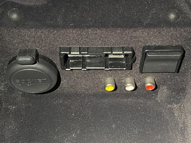 フェアレディZ 40thアニバーサリー ワンオーナー 特別仕様車 Verニスモ仕様 赤半皮電動シート 純オプAW ニスモマフラー 定期点検記録 無事故 スマートキーPスタート スペアキー ETC バックカメラ ナビ 地デジ BT リアフォグ(37枚目)