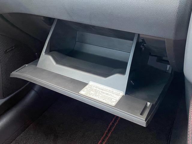 フェアレディZ 40thアニバーサリー ワンオーナー 特別仕様車 Verニスモ仕様 赤半皮電動シート 純オプAW ニスモマフラー 定期点検記録 無事故 スマートキーPスタート スペアキー ETC バックカメラ ナビ 地デジ BT リアフォグ(38枚目)