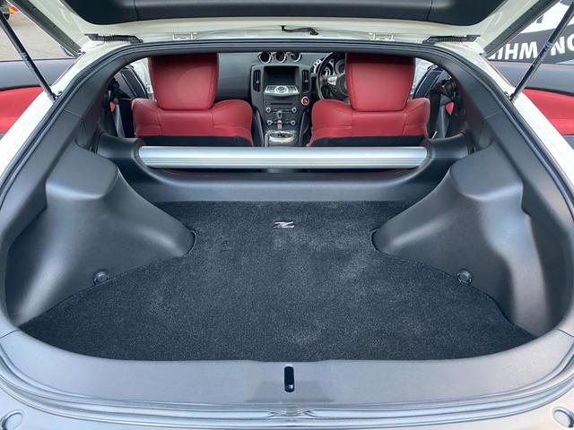 フェアレディZ 40thアニバーサリー ワンオーナー 特別仕様車 Verニスモ仕様 赤半皮電動シート 純オプAW ニスモマフラー 定期点検記録 無事故 スマートキーPスタート スペアキー ETC バックカメラ ナビ 地デジ BT リアフォグ(46枚目)