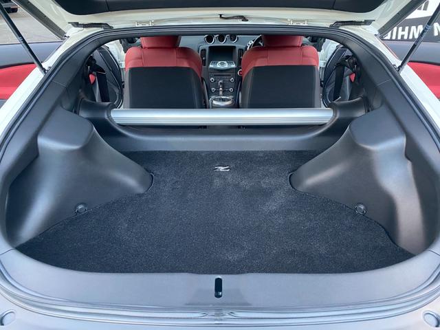 フェアレディZ 40thアニバーサリー ワンオーナー 特別仕様車 Verニスモ仕様 赤半皮電動シート 純オプAW ニスモマフラー 定期点検記録 無事故 スマートキーPスタート スペアキー ETC バックカメラ ナビ 地デジ BT リアフォグ(47枚目)