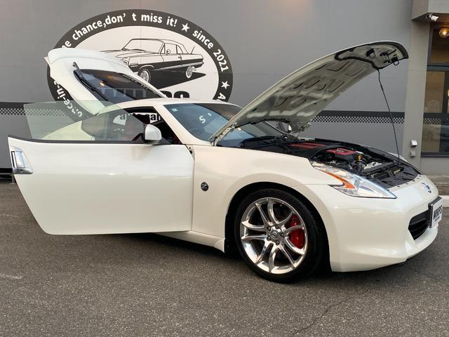 フェアレディZ 40thアニバーサリー ワンオーナー 特別仕様車 Verニスモ仕様 赤半皮電動シート 純オプAW ニスモマフラー 定期点検記録 無事故 スマートキーPスタート スペアキー ETC バックカメラ ナビ 地デジ BT リアフォグ(56枚目)