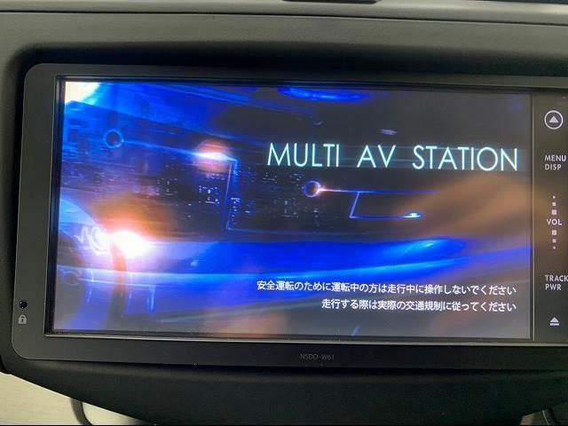 テレビやＤＶＤ再生など多彩な機能を併せ持っており、インパネ周りがすっきりしてますね！