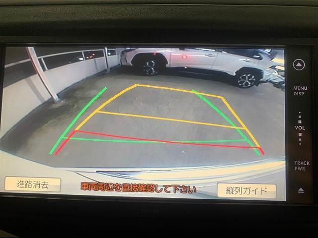 【カラーバックモニター】を装備しております。リアの映像がカラーで映し出されますので日々の駐車も安心安全です。