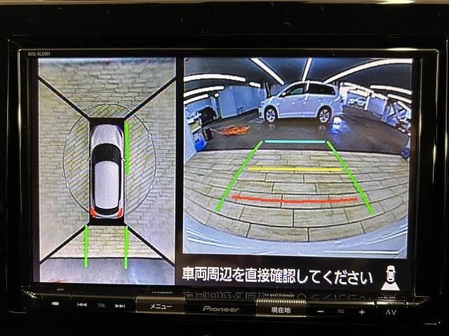 【全方位カメラ】　クルマを上空から見下ろしているかのように、直感的に周囲の状況を把握できます。　！！