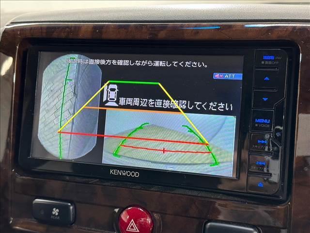 シャモニー　禁煙車　カロッツェリアナビ　後席フリップダウンモニター　両側電動スライドドア　ＨＩＤヘッドライト　ＥＴＣ　フォグランプ　クルーズコントロール　パートタイム４ＷＤ　パワーウィンドウ　シートヒーター(4枚目)