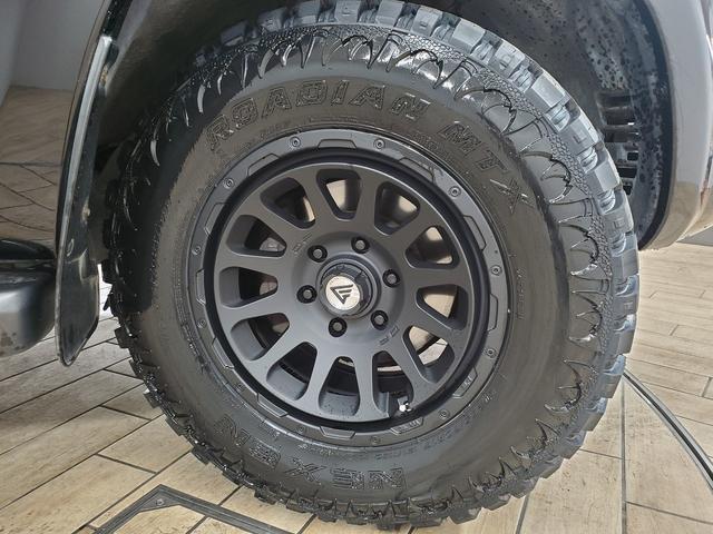 ＳＳＲ－Ｘ　リミテッド　禁煙　ＣＲＩＭＳＯＮ　ＤＥＬＴＡ／ＦＯＲＣＥ　２６５／７０Ｒ１７アルミ　ＨＤＤナビ　４ＷＤ　バックカメラ　ＡＣ１００Ｖ　リアフォグライト　デフロック　オートエアコン　　オートライト　ＥＴＣ(26枚目)