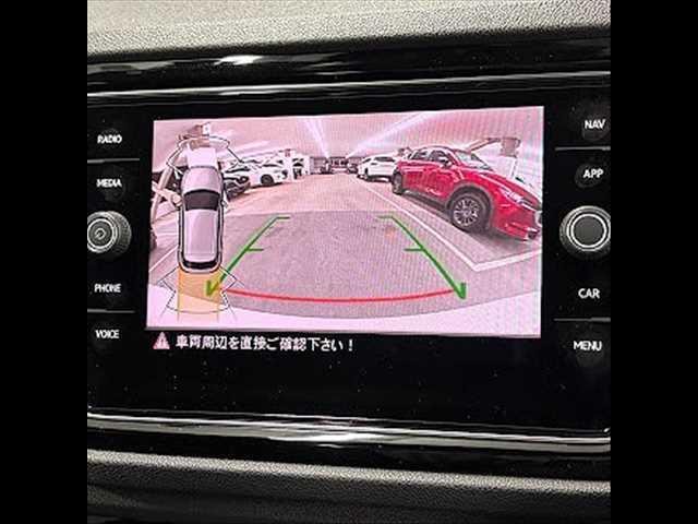 Ｔ－ロック ＴＤＩ　ブラックスタイル　純正ナビ／バックカメラ／デジタルコクピット／ＬＥＤヘッドライト／ＢＳＭ／電動格納ミラー／オートテールゲート／ＥＴＣ／オートライト／フルセグ／ルーフレール／ＵＳＢ接続／Ｂｌｕｅｔｏｏｔｈ接続（4枚目）