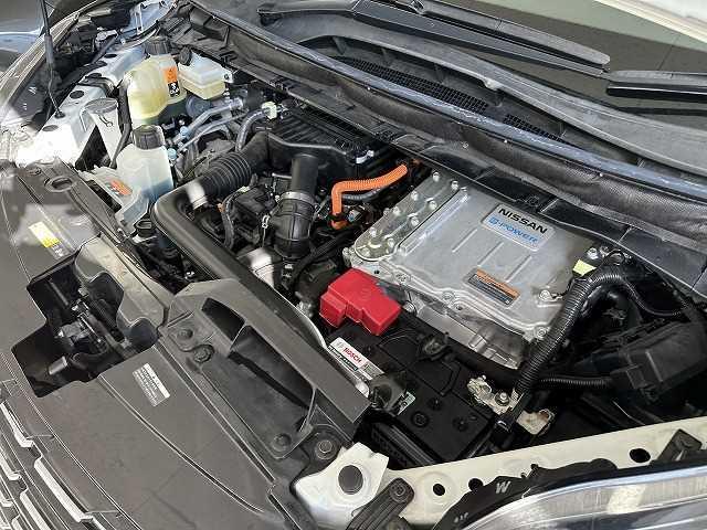 セレナ ｅ－パワー　ハイウェイスターＶ　純正１０型ナビ／全周囲カメラ／両側電動スライドドア／ＬＥＤヘッドライト／シートヒーター／クルーズコントロール／ブラインドスポットモニター／オートライト／オートエアコン／ダブルエアコン／ＥＴＣ（18枚目）