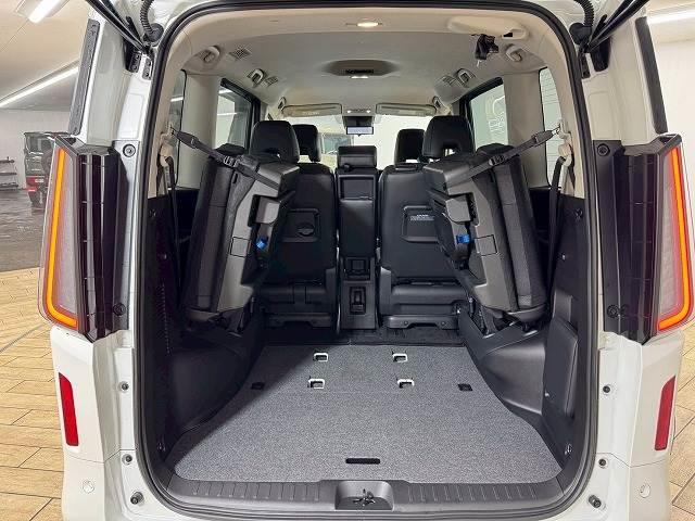 セレナ ｅ－パワー　ハイウェイスターＶ　１２．３型ナビ／全周囲カメラ／プロパイロット／ＬＥＤ／デジタルインナーミラー／シートヒーター／両側電動スライドドア／ブラインドスポットモニター／オートエアコン／オートライト／ＥＴＣ／電動格納ミラー（13枚目）