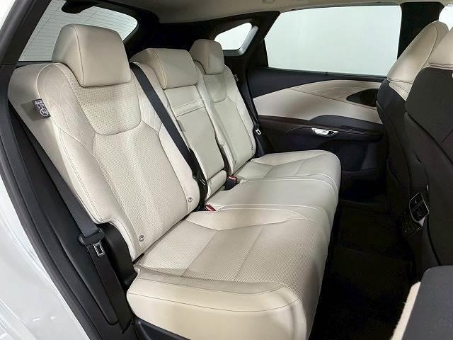ＲＸ ＲＸ３５０ｈ　バージョンＬ　全周囲カメラ／サンルーフ／ブラインドスポットモニター／純正１４型インチナビ／三眼ＬＥＤヘッドライト／シートヒーター／シートクーラー／ベージュハーフレザーシート／ヘッドアップディスプレイ／電動リヤゲート（6枚目）