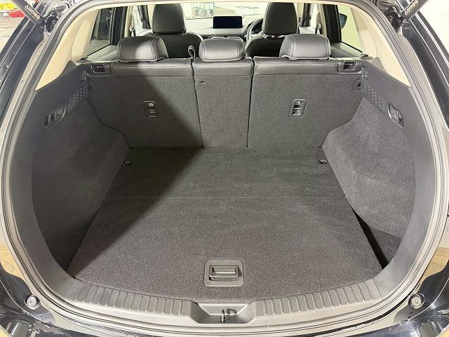 ＣＸ－５ ＸＤ　ブラックトーンエディション　全周囲カメラ／サンルーフ／ＢＯＳＥスピーカー／レーダクルーズコントロール／マツダコネクトナビ／ヘッドアップディスプレイ／シートヒーター／クリアランスソナー／電動リヤゲート／パドルシフト／パワーシート（63枚目）