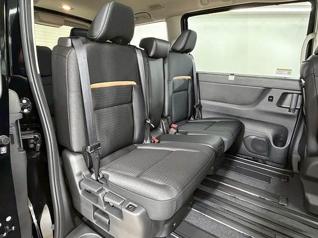 セレナ ハイウェイスターＶ　アラウンドビューモニター／純正１２．３インチナビ／プロパイロット／両側電動スライドドア／デジタルインナーミラー／ダブルエアコン／インテリジェントキー／プッシュスタート／ブラインドスポットモニター（6枚目）