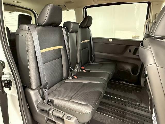 セレナ ハイウェイスターＶ　アラウンドビューモニター／純正１２．３インチナビ／プロパイロット／両側電動スライドドア／デジタルインナーミラー／ダブルエアコン／インテリジェントキー／プッシュスタート／ブラインドスポットモニター（6枚目）