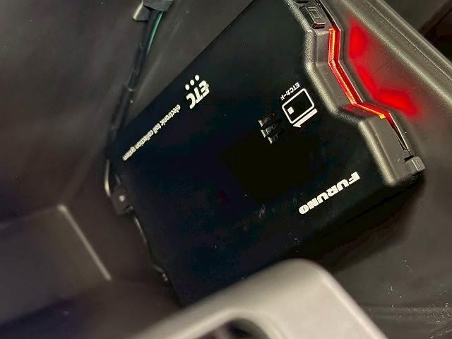 ジムニー ＸＣ　クルーズコントロール／シートヒーター／バックカメラ／ＬＥＤヘッドライト／ナビ／バックカメラ／ＥＴＣ／スマートキー／プッシュスタート／オートエアコン／ヘッドライトウォッシャー／車線逸脱／背面タイヤ（11枚目）