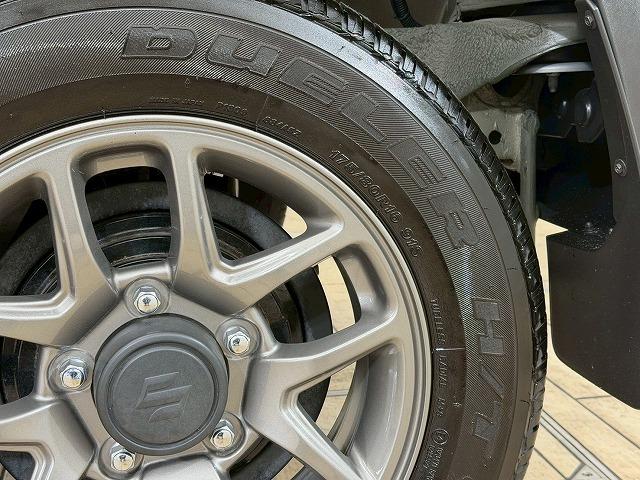 ジムニー ＸＣ　クルーズコントロール／シートヒーター／バックカメラ／ＬＥＤヘッドライト／ナビ／バックカメラ／ＥＴＣ／スマートキー／プッシュスタート／オートエアコン／ヘッドライトウォッシャー／車線逸脱／背面タイヤ（24枚目）