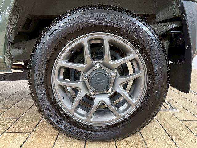 ジムニー ＸＣ　クルーズコントロール／シートヒーター／バックカメラ／ＬＥＤヘッドライト／ナビ／バックカメラ／ＥＴＣ／スマートキー／プッシュスタート／オートエアコン／ヘッドライトウォッシャー／車線逸脱／背面タイヤ（29枚目）