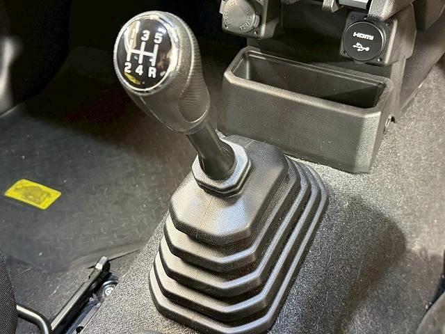 ジムニー ＸＣ　５速ＭＴ／クルーズコントロール／ＭＴタイヤ／シートヒーター／パナソニックフローティングナビ／スマートキー／プッシュスタート／車線逸脱／衝突軽減／ＥＴＣ／ヘッドライトウォッシャー／オートエアコン（6枚目）