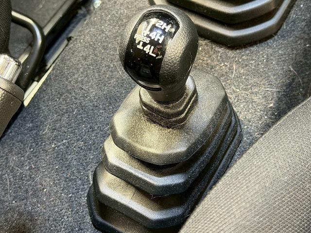 ジムニー ＸＣ　５速ＭＴ／クルーズコントロール／ＭＴタイヤ／シートヒーター／パナソニックフローティングナビ／スマートキー／プッシュスタート／車線逸脱／衝突軽減／ＥＴＣ／ヘッドライトウォッシャー／オートエアコン（48枚目）