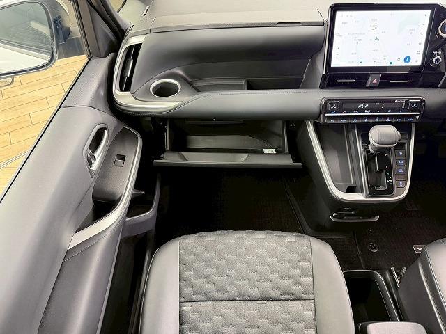 ヴォクシー Ｓ－Ｚ　１０．５型ナビ／電動リヤゲート／レーダークルーズコントロール／バックカメラ／両側電動スライドドア／ブラインドスポットモニター／シートヒーター／純正１７インチアルミホイール装備／ＬＥＤヘッドライト（34枚目）