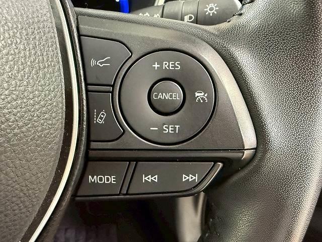 カローラクロス ハイブリッド Z パノラマルーフ/レーダクルーズコントロール/セーフティーセンス/純正ディスプレイオーディオ/バックカメラ/シートヒーター/ブラインドスポットモニター/オートマチックハイビーム/電動リヤゲート/LED(7枚目)