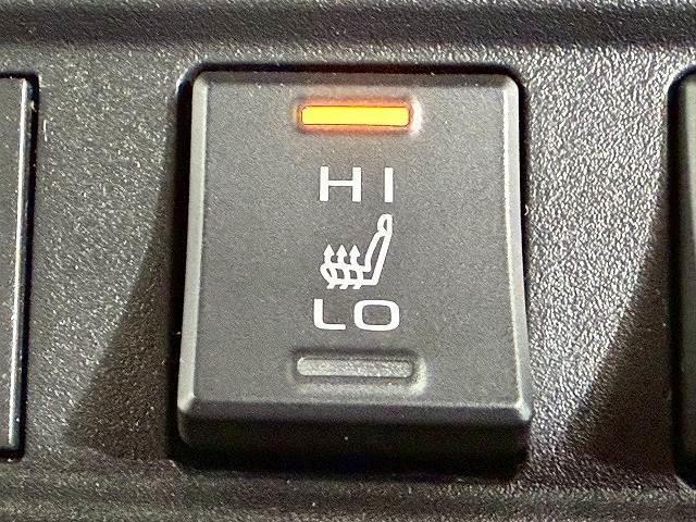 カローラクロス ハイブリッド Z パノラマルーフ/レーダクルーズコントロール/セーフティーセンス/純正ディスプレイオーディオ/バックカメラ/シートヒーター/ブラインドスポットモニター/オートマチックハイビーム/電動リヤゲート/LED(9枚目)