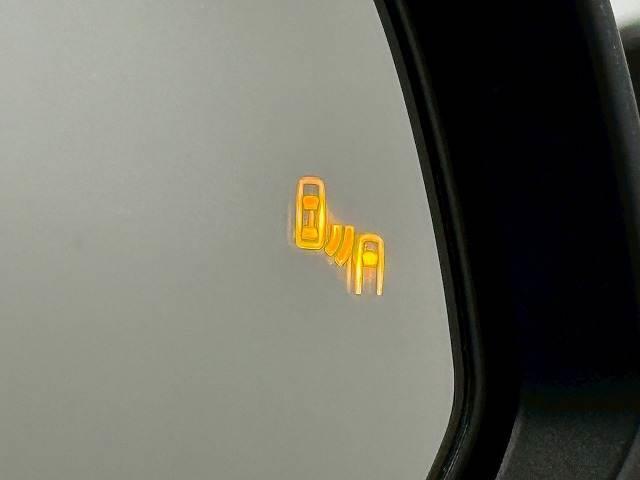 カローラクロス ハイブリッド Z パノラマルーフ/レーダクルーズコントロール/セーフティーセンス/純正ディスプレイオーディオ/バックカメラ/シートヒーター/ブラインドスポットモニター/オートマチックハイビーム/電動リヤゲート/LED(10枚目)