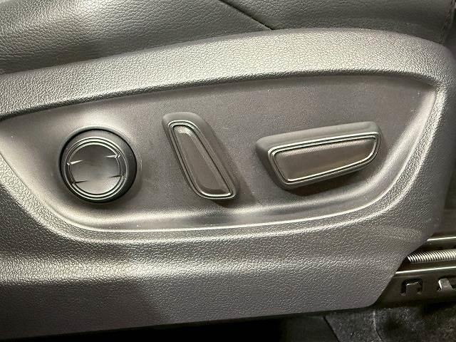 カローラクロス ハイブリッド Z パノラマルーフ/レーダクルーズコントロール/セーフティーセンス/純正ディスプレイオーディオ/バックカメラ/シートヒーター/ブラインドスポットモニター/オートマチックハイビーム/電動リヤゲート/LED(12枚目)