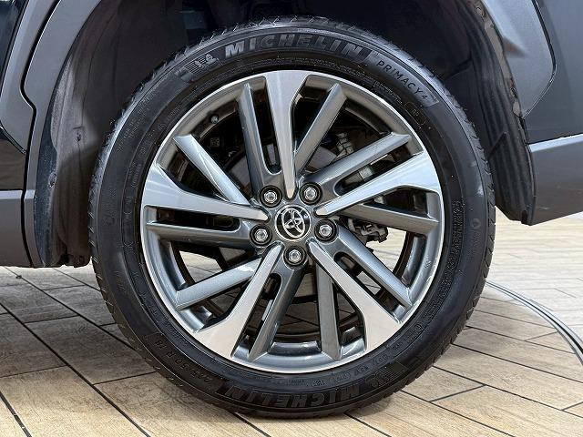 カローラクロス ハイブリッド Z パノラマルーフ/レーダクルーズコントロール/セーフティーセンス/純正ディスプレイオーディオ/バックカメラ/シートヒーター/ブラインドスポットモニター/オートマチックハイビーム/電動リヤゲート/LED(24枚目)