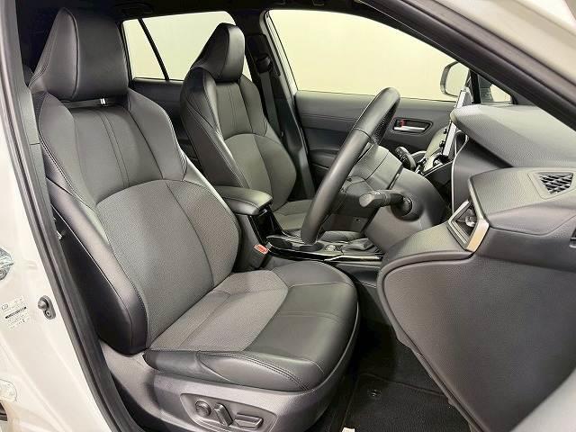 カローラクロス ハイブリッド Z 全周囲カメラ/ガラスルーフ/レーダークルーズコントロール/ブラインドスポットモニター/セーフティーセンス/電動リヤゲート/シートヒーター/パワーシート/ETC/LEDヘッドライト/純正ディスプレイ(5枚目)